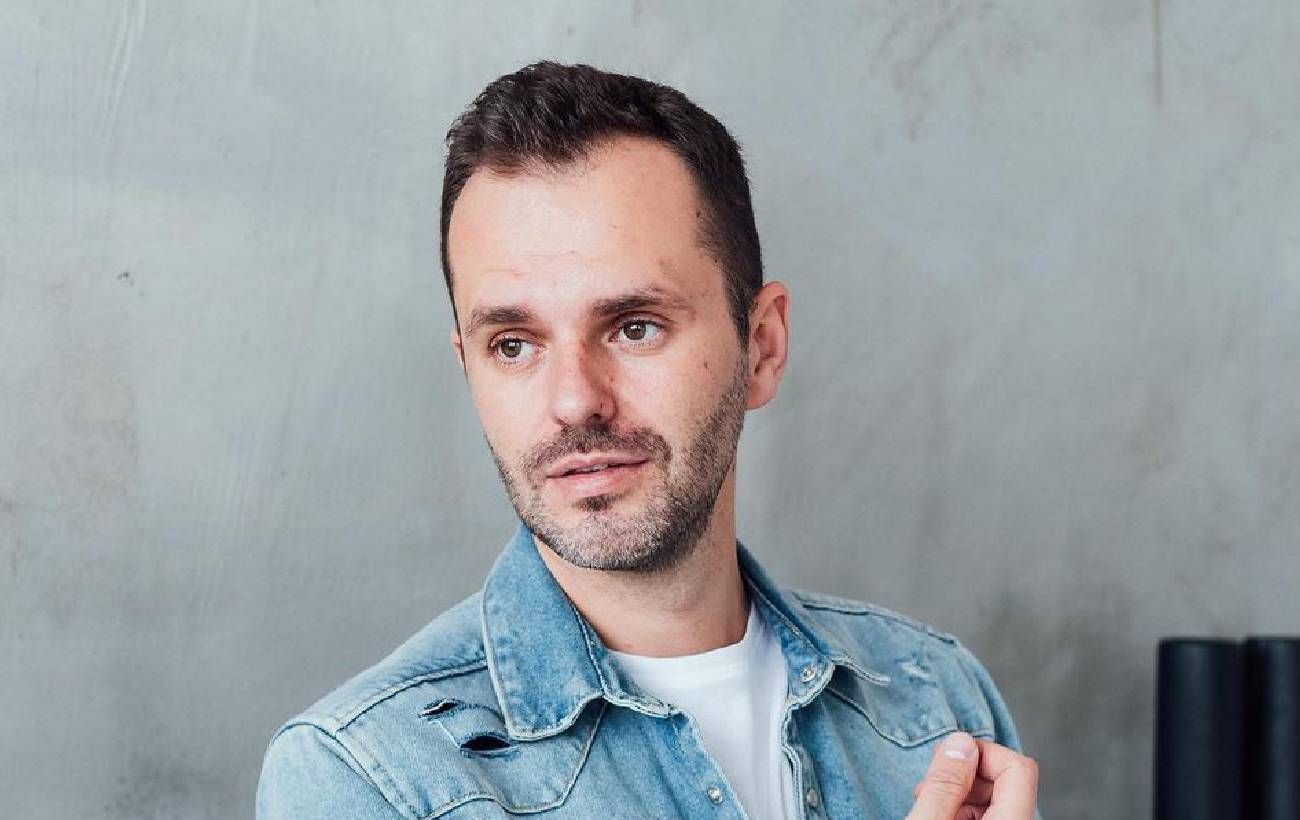 Учасник “Холостячки” вперше показав фото своєї “мудрої” коханої