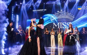 На подіум із благодійною метою: 14 українок позмагаються за титул Mrs Beauty of Ukraine