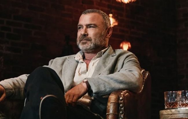 Зірка "Людей Ікс" Лієв Шрайбер приїхав до Києва та побував на місці російського удару