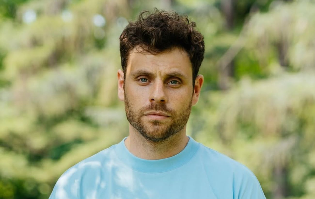 Артур Логай несподівано зголив волосся на камеру і здивував новим образом (відео)