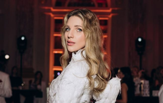 Катя Сільченко представила Україну на Le D&eacute;fil&eacute; L'Or&eacute;al Paris біля Ейфелевої вежі