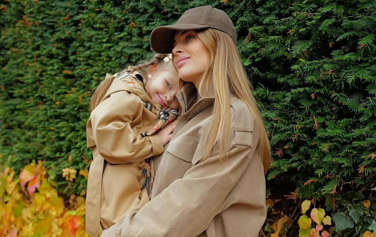 Дружина Зінченка з донечкою показали стильний family-look, що легко повторити