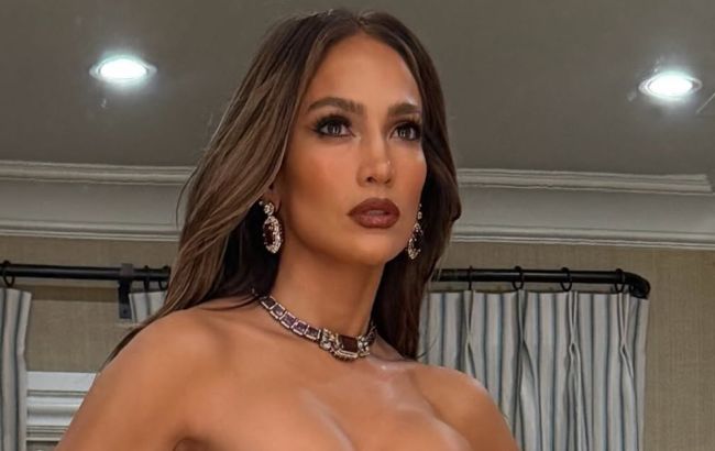 У стилі танцівниці: Дженніфер Лопес вразила образом на вечірці перед "Золотим глобусом"