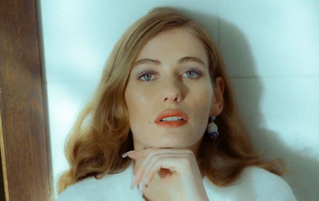 Экс-жена фаната РФ Бардаша "переобулась" и заявила, что продолжит творить на русском языке