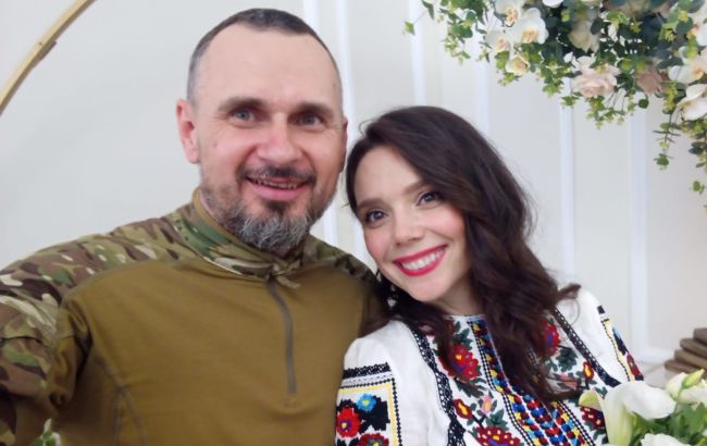 "Татова казка, мамина ласка". Олег Сенцов з дружиною відсвяткували перший день народження сина (відео)