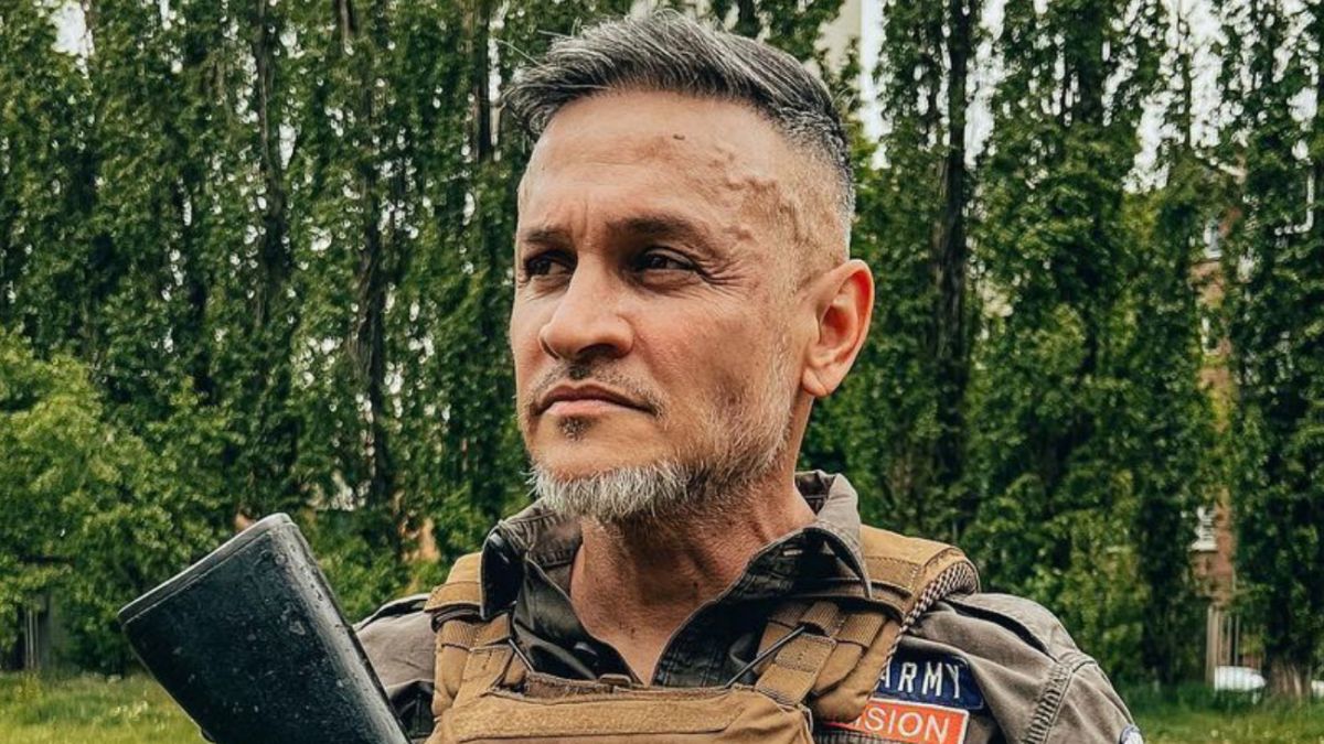 Эктор Хименес-Браво показался в военной форме - фото | РБК Украина