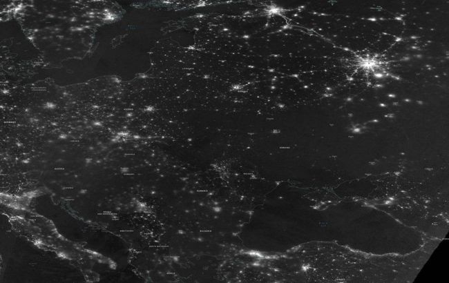 NASA показало, який вигляд з космосу мала Україна під час блекауту: вражаючі фото і відео