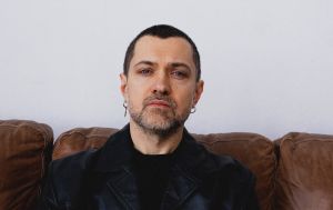 "Краще готуватися, ніж ховатися": Роман Бахарєв про фронт, артистів без позиції та обстріли