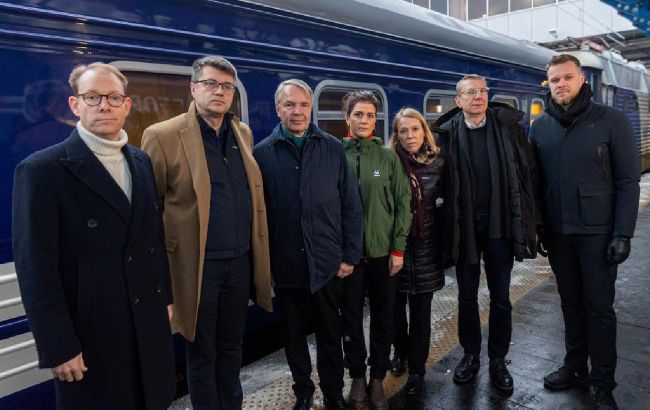 Главы МИД семи стран прибыли в Киев