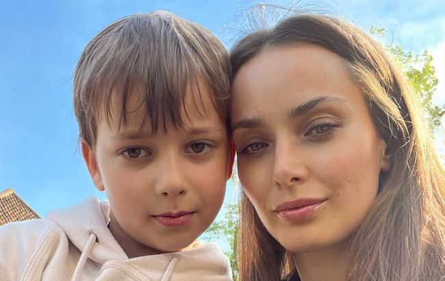 "Свой собственный Эминем". Ксения Мишина удивила кардинально новым цветом волос 11-летнего сына (видео)
