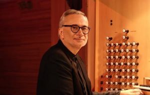 62-летнего Меладзе застали с младшей более чем на 30 лет возлюбленной (фото)