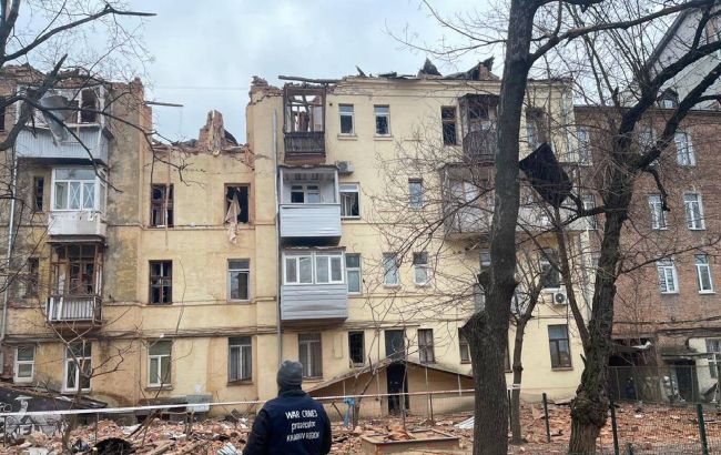 Ночной ракетный удар по дому в Харькове: фото последствий