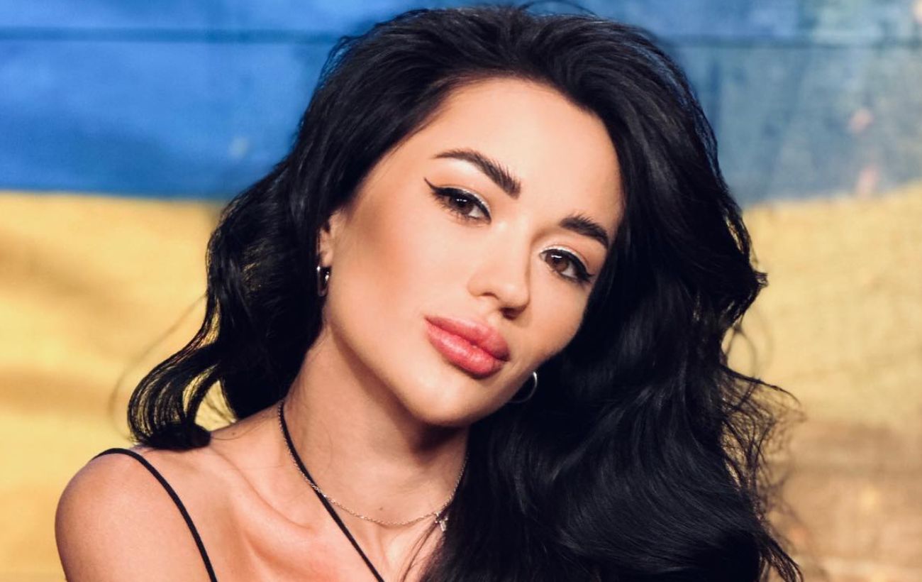 Некедегі орыс свингерлерімен үштік секс Табиғаттағы нәзік секс туралы эротикалық бейне