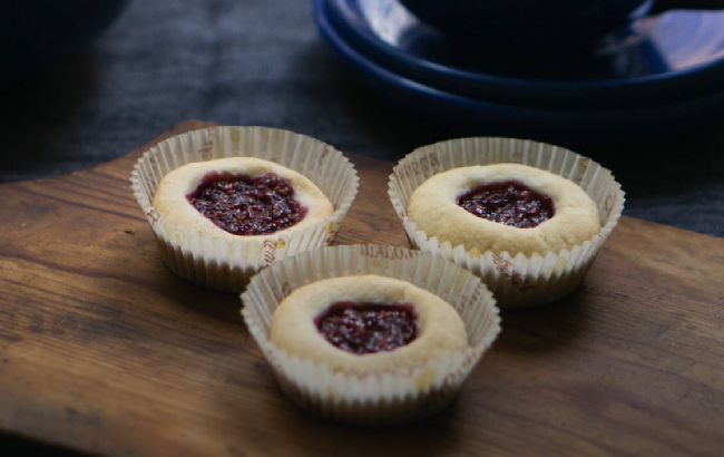 Печиво-мафін з малиновим джемом: рецепт ароматної випічки зі Швеції
