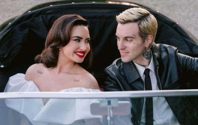 Деми Ловато вышла замуж: фото невесты в нежном свадебном платье от кутюр