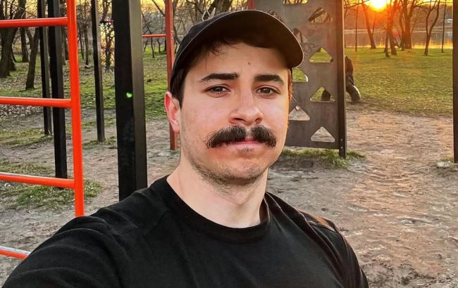 "Не пугайтесь": сын Грубича показался с механическим протезом на руке (фото)