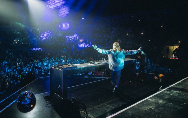 Солдаут под хиты поколений: дискотека "ТАК А ШО ТЫ?" в третий раз собрала аншлаг во Дворец спорта