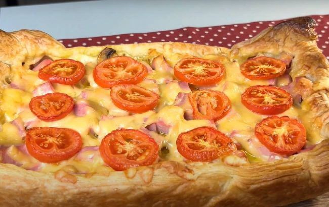 Пирог с сыром и грибами: рецепт сытной выпечки на слоеном тесте