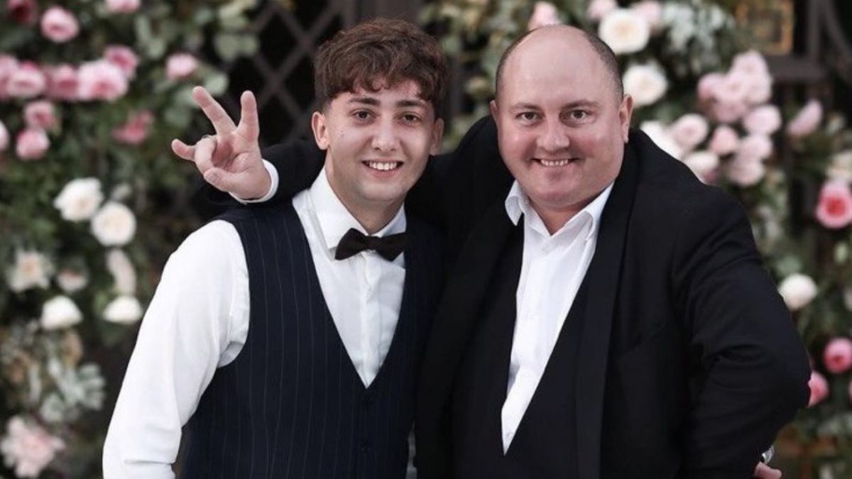 пьяный секс Сижу пьяная на лавке к мокрой жопе липнут плавки нос обмотон весь соплями тушь ЗЙСОХГЮ под глазами На туфле нет каблуке Юбксп дреннея слегкоь Семь ногтей как не бывало Где ж я