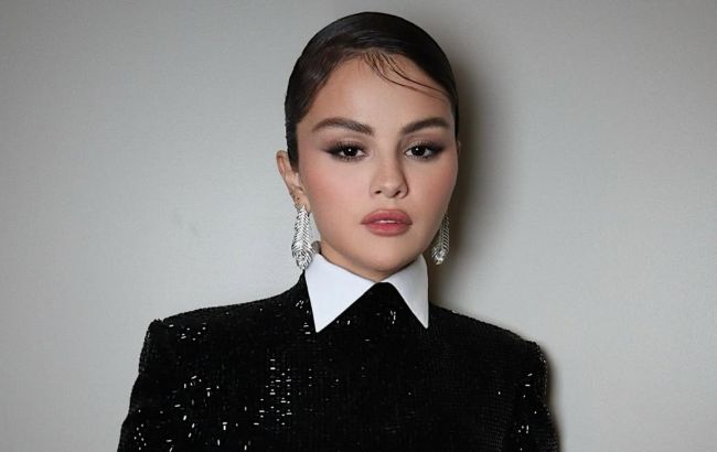 Хвилясте каре з чубчиком: Селена Гомес показала, яку зачіску обирають модниці цього літа