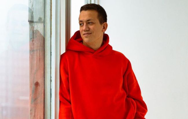 Не впізнати: Дурнєв здивував, який вигляд мав в юності з довгим волоссям (фото)