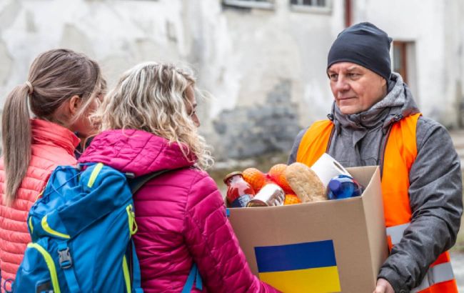 Ще один фонд оголосив про видачу українцям продуктових наборів: як подати заявку