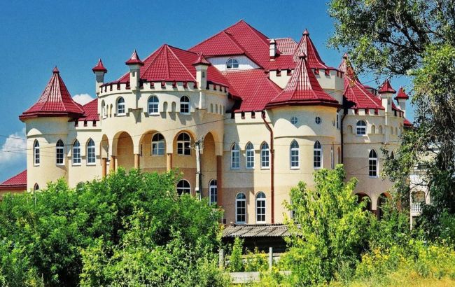 Как выглядит сейчас самое богатое село Украины, где каждый дом - дворец: впечатляющие фото