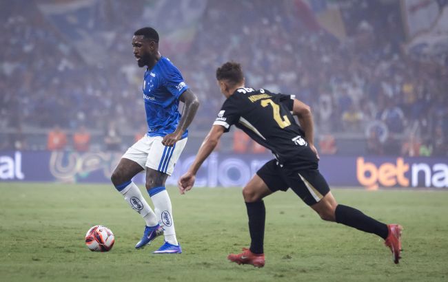 Мордобой вместо футбола: в Бразилии арбитр показал рекордные 23 красные карточки (видео)