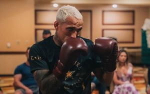 Повна домінація: Олівейра без шансів для Голловея виграв головний бій UFC 326