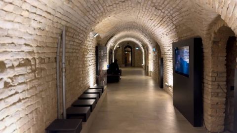 Смотрите, как выглядит укрытие в Луцке, которое обустроили в подземелье XIV века