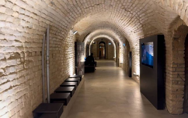 Дивіться, як виглядає укриття у Луцьку, яке облаштували у підземеллі XIV століття