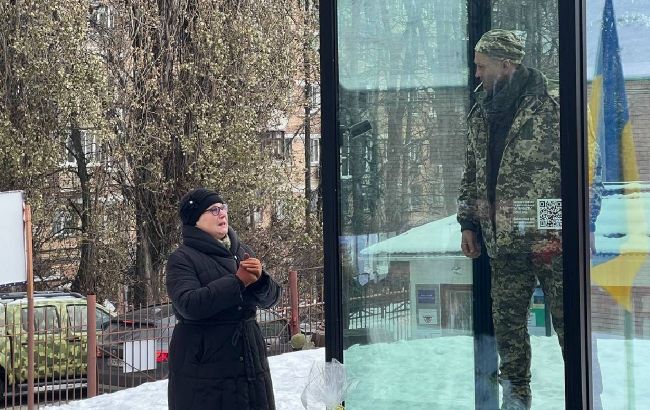 В Киеве установили памятник Герою, которого россияне расстреляли за слова "Слава Украине"