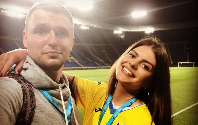 Футбольный комментатор в прямом эфире сделал предложение журналистке: видео