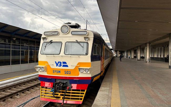 УЗ показала сучасну електричку, яка невдовзі вийде на маршрут (фото)