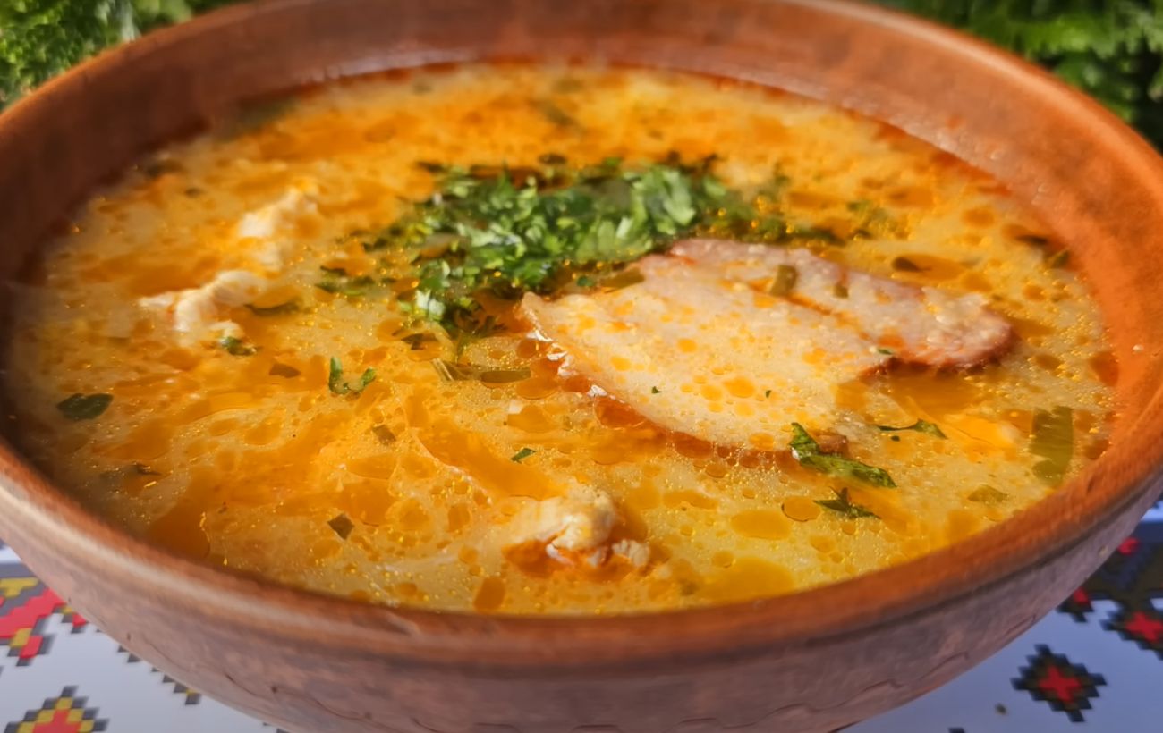 Огирчанка (суп из квашеных огурцов и кукурузной крупы)