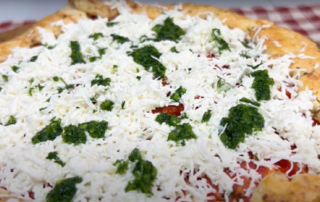 Лучше, чем пицца: рецепт галеты с помидорами и брынзой к ужину