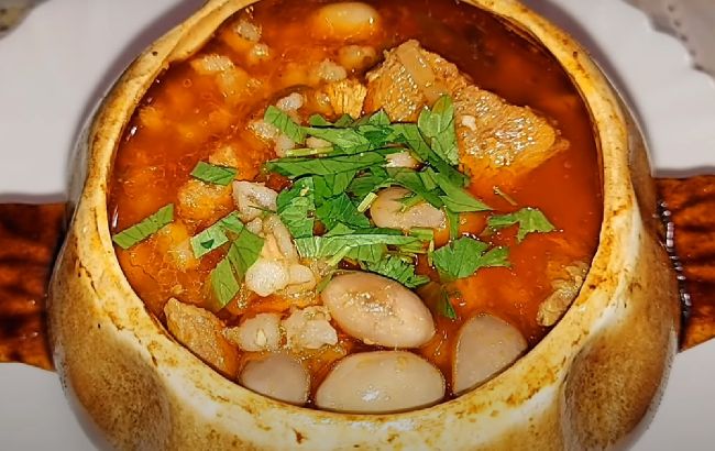 Човлент по-закарпатськи: рецепт ситної страви з квасолею та м'ясом