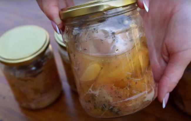 Домашня тушкованка з кролика і підчеревини: рецепт м'ясної консервації на зиму