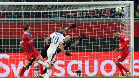 Мудрик знову забив: "Челсі" вчетверте поспіль переміг у Лізі конференцій