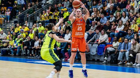 Розкішний триочковий Ягупової претендує на момент року в жіночій Євролізі: як проголосувати (відео)