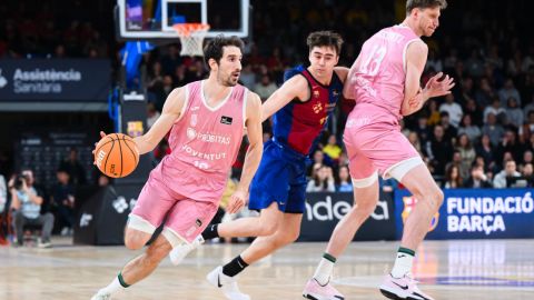 Капітан збірної України не залишив шансів "Барселоні" в каталонському баскетбольному дербі