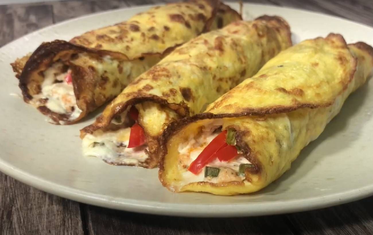 Рулет из омлета, с мясом и свеклой