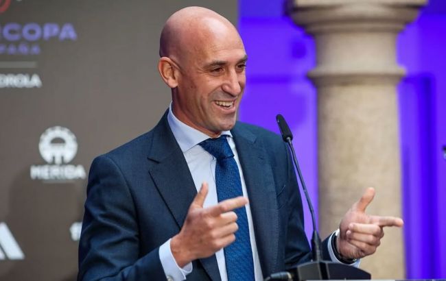 Зробив з чемпіонки жертву: суд покарав екс-голову іспанської федерації футболу за поцілунок