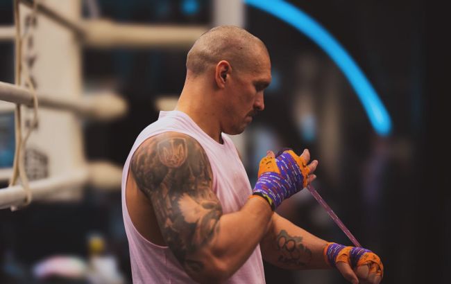 Усик готує корпус до ударів: відео жорсткого тренування перед реваншем із Дюбуа