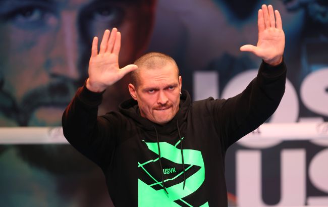Усик официально попросил WBO перенести бой с Паркером и объяснил причину