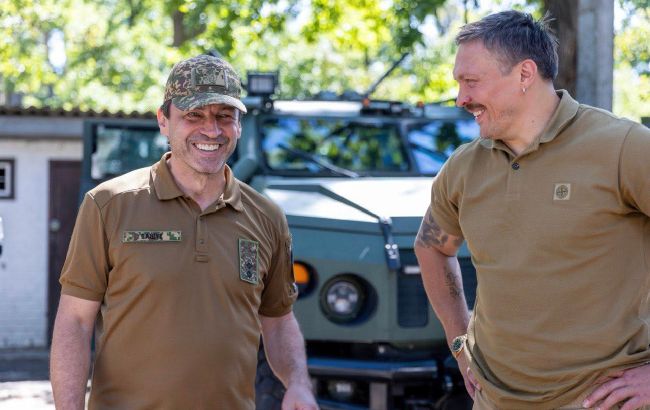 Усик приехал к военным на реабилитацию: трогательная встреча попала на видео