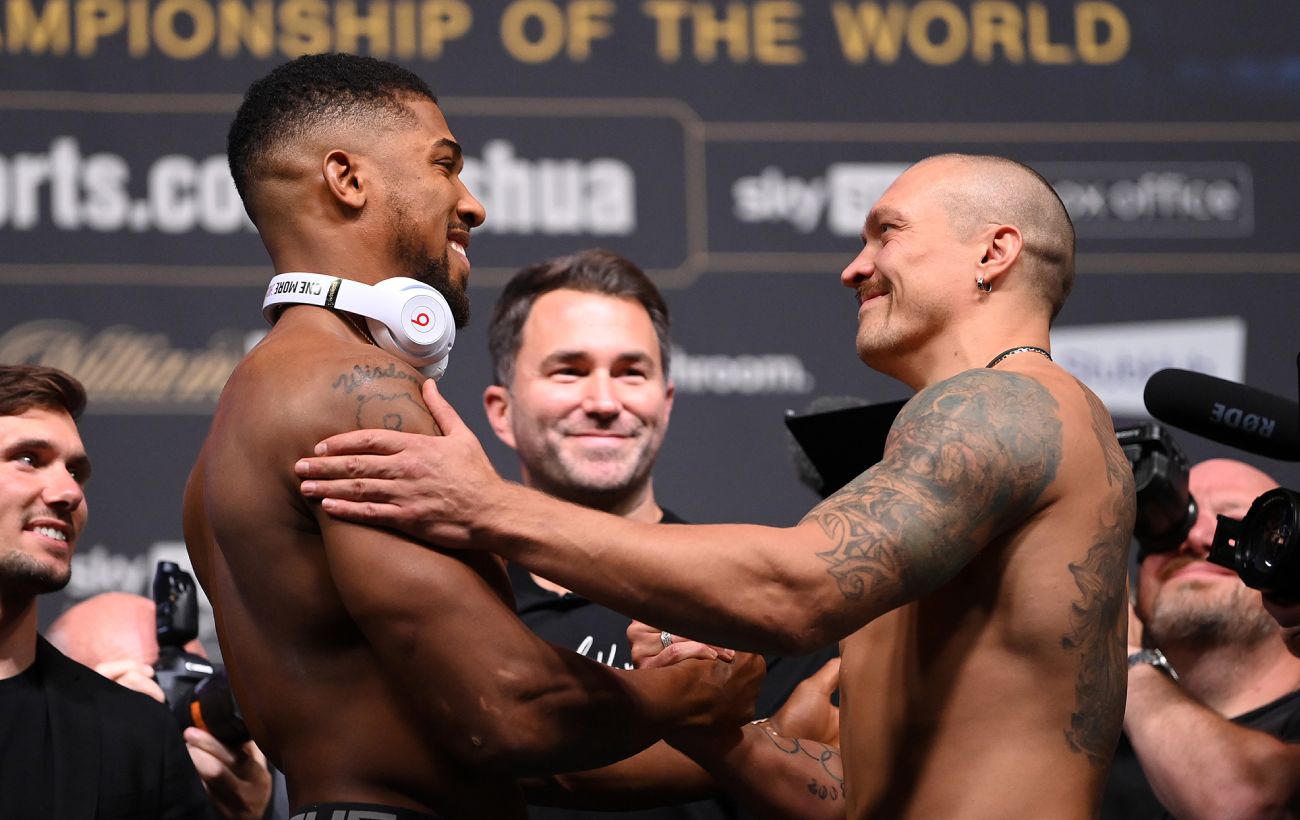 Усик "посвятив" Джошуа у козаки: подарунок з підтекстом та урок історії (відео)