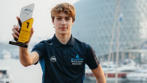 Украинская надежда Формулы-1 добыл исторический титул в престижных автогонках