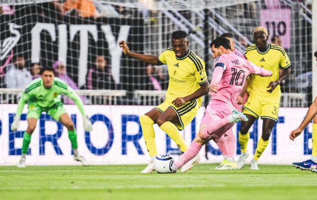 Месси забил 900 голов быстрее Роналду: сравниваем графики звезд (видео)