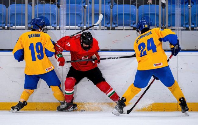 Провал на старті та десять шайб: українські хокеїсти зазнали прикрої поразки на юнацькому ЧС